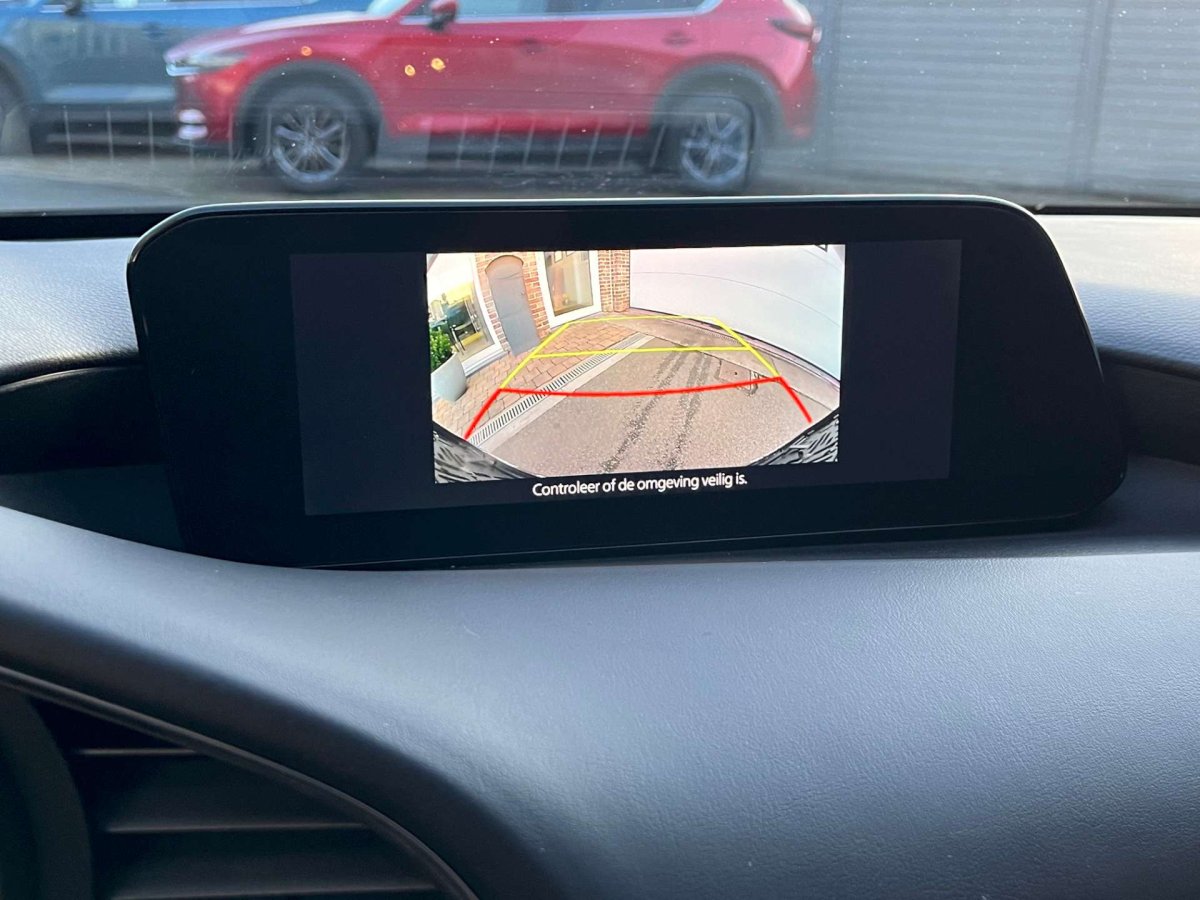Mazda 3 2.0 M-HYBRID / Camera / Apple Carplay