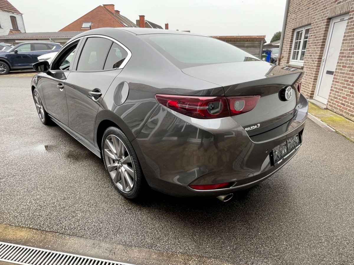 Mazda 3 2.0 M-HYBRID Sedan / Bose / 360 camera