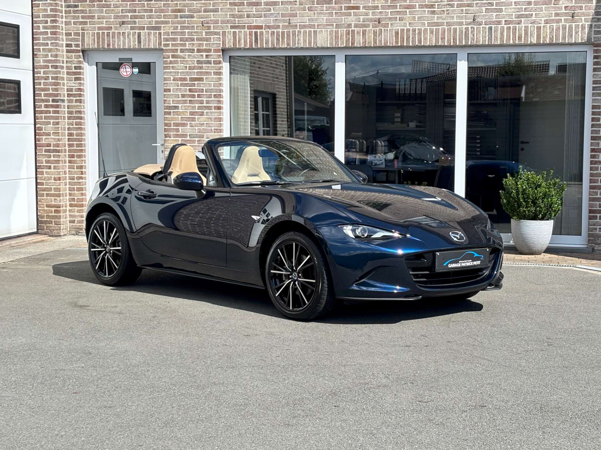 Mazda MX-5 ND 2.0 SKY-G KAZARI / MODEL 2024