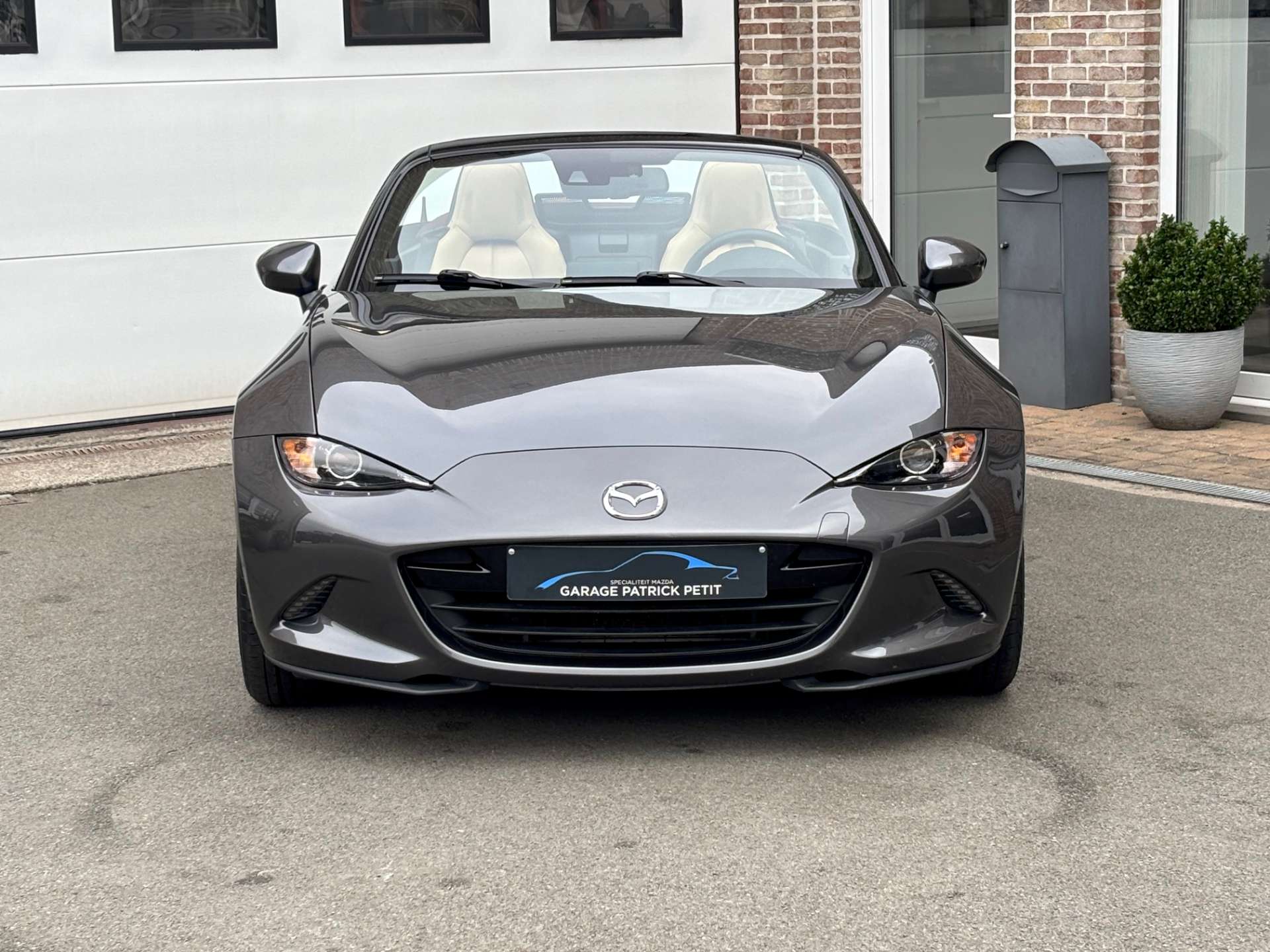 Mazda MX-5 ND 1.5 SKY-G SAKURA / Apple Carplay / Camera