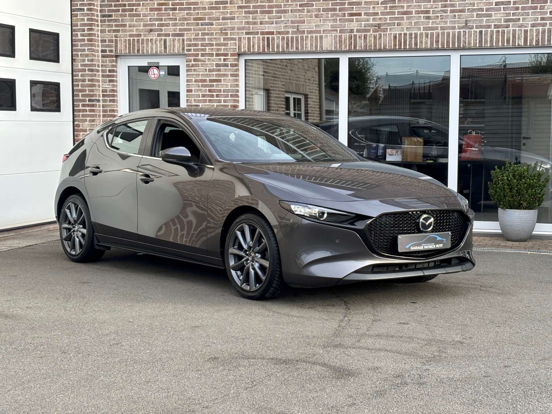 Mazda 3 2.0 M-HYBRID / 360 camera / Apple