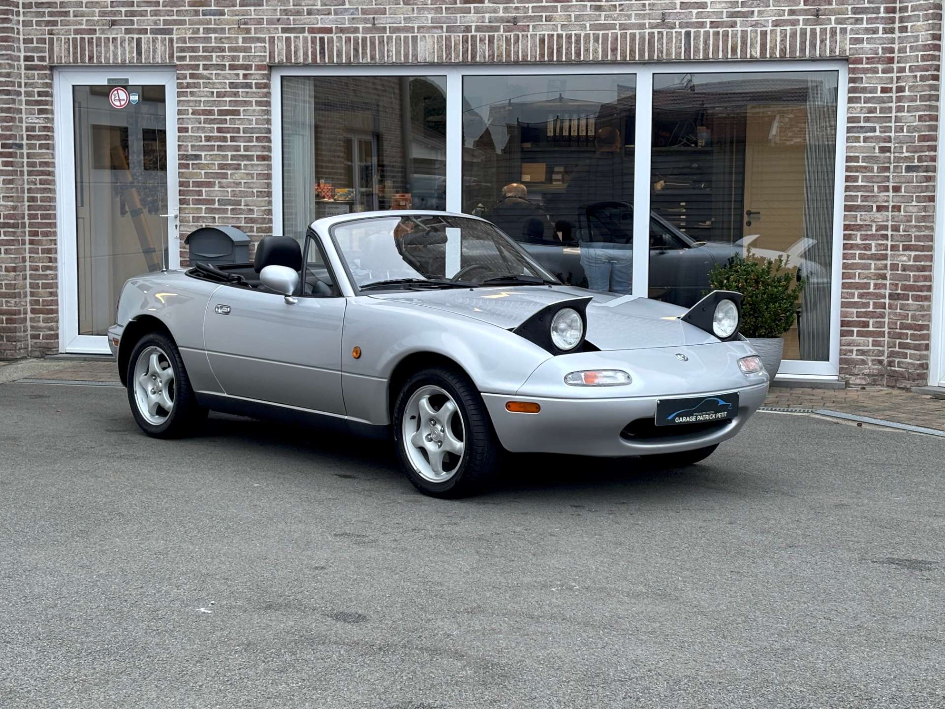 Mazda MX-5 1.6i 16v NA / Servo / El ruiten
