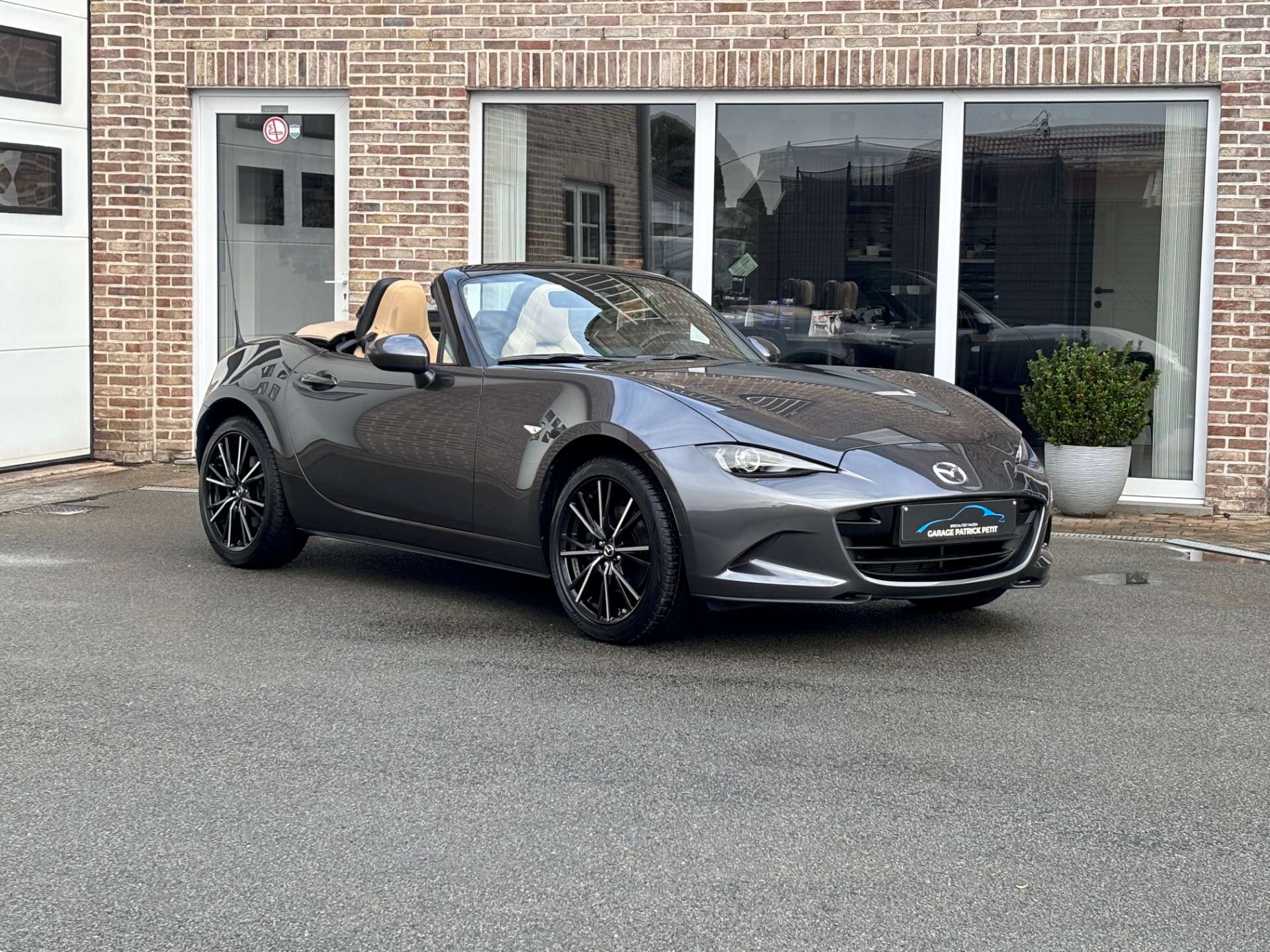 Mazda MX-5 ND 2.0 SKY-G KAZARI / MODEL 2024