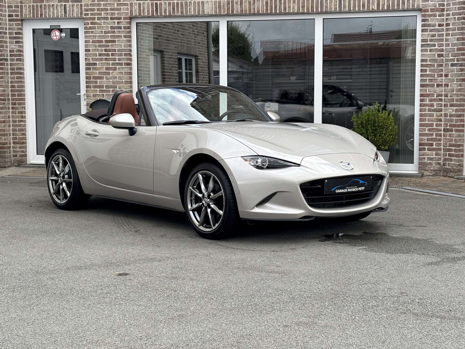 Mazda MX-5 ND 2.0 SKY-G KAZARI