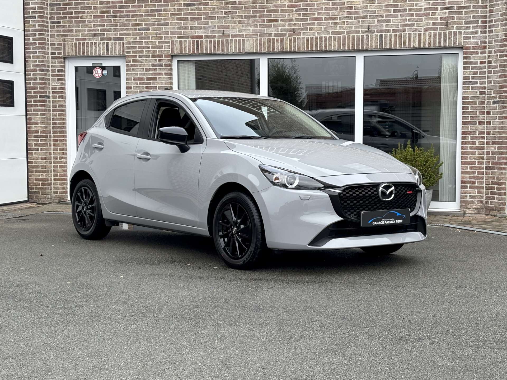 Mazda 2 1.5 M-HYBRID HOMURA / Camera / Apple